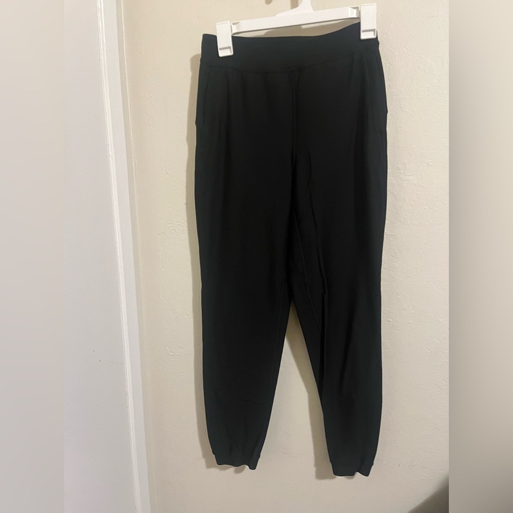 🍋LULULEMON FLEECE WOMEN JOGGERS SIZE 4
